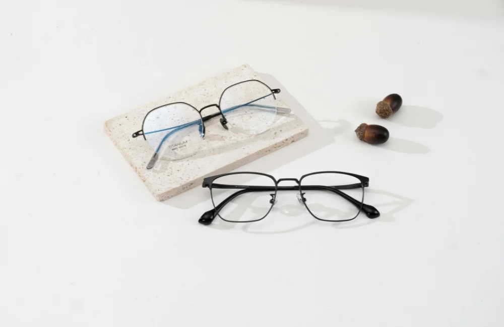 เลนส์เปลี่ยนสีคืออะไร มีกี่แบบ