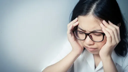 ใส่แว่นแล้วปวดหัวเกิดจากอะไร