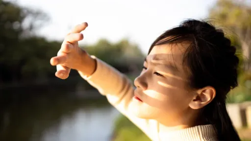 ตาแพ้แสง สาเหตุ อาการ และวิธีแก้