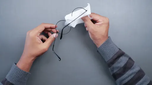 วิธีทําความสะอาดแว่นตา คราบเขียว