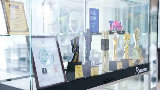 ศูนย์แว่นตาไอซอพติกได้รับรางวัล Premium Products of Thailand 2015