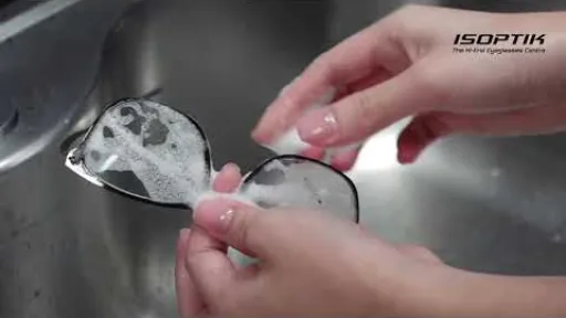 ขั้นตอนการทำความสะอาดเลนส์แว่นตาอย่างถูกวิธี