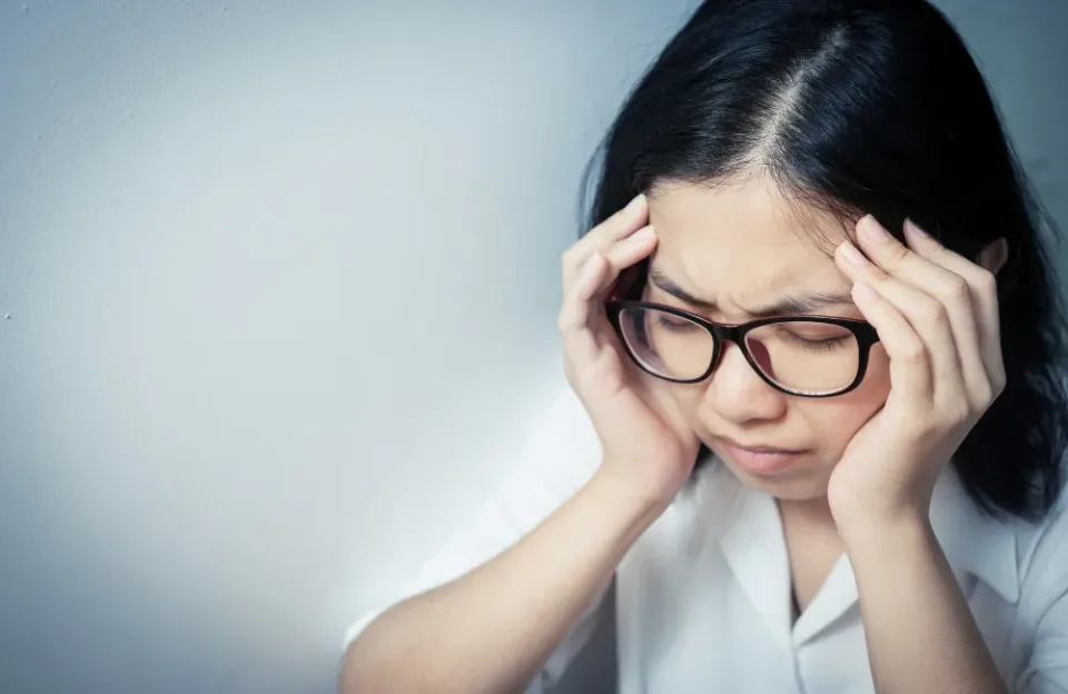 ใส่แว่นแล้วปวดหัวเกิดจากอะไร