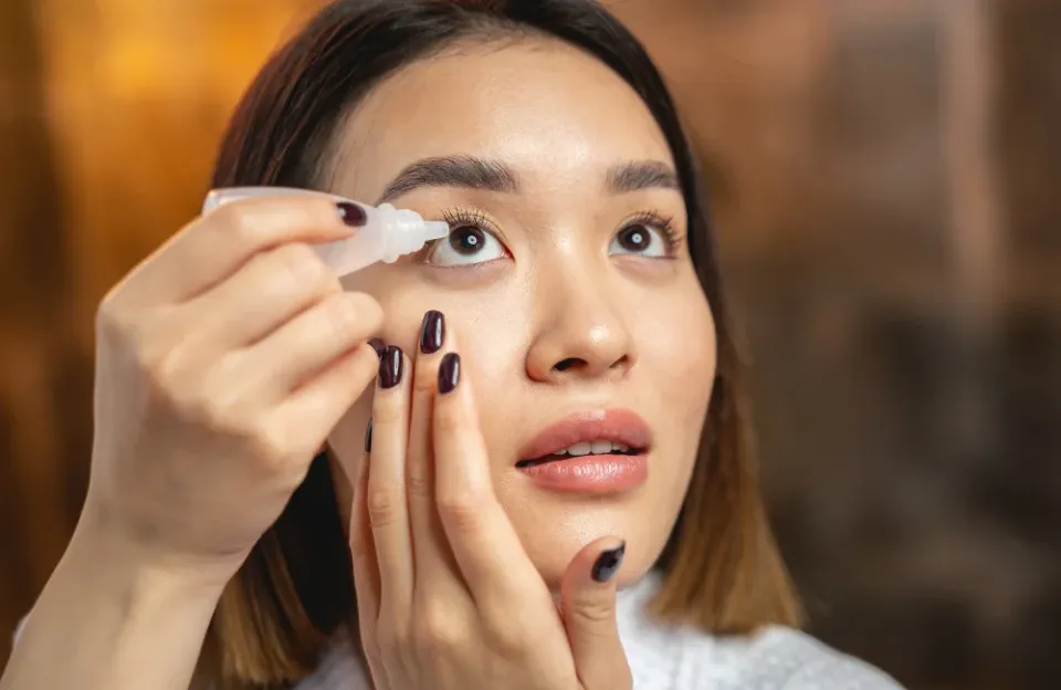 วิธีการใช้น้ำตาเทียมอย่างถูกต้อง