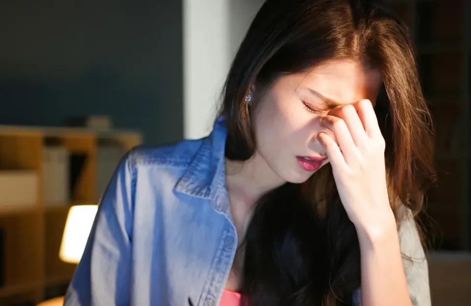  แสงสีฟ้าอันตรายต่อสายตาอย่างไร