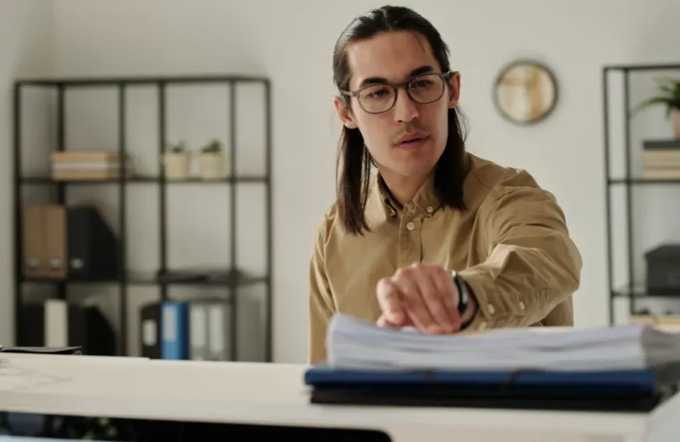 ทรงแว่นคนหน้าทรงสี่เหลี่ยมผืนผ้า