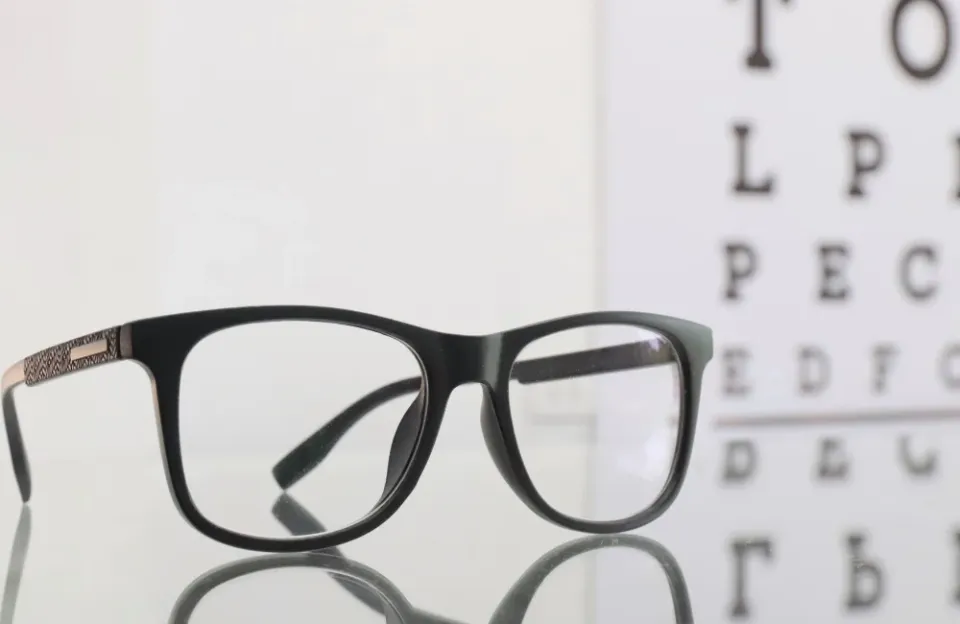 กรอบแว่นสายตาผู้หญิง ทรงเหลี่ยม (Square)