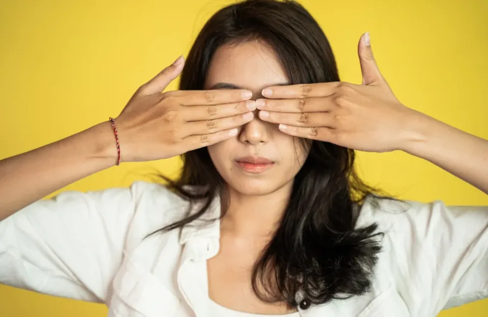 ตาแพ้แสง มีอาการอะไรบ้าง