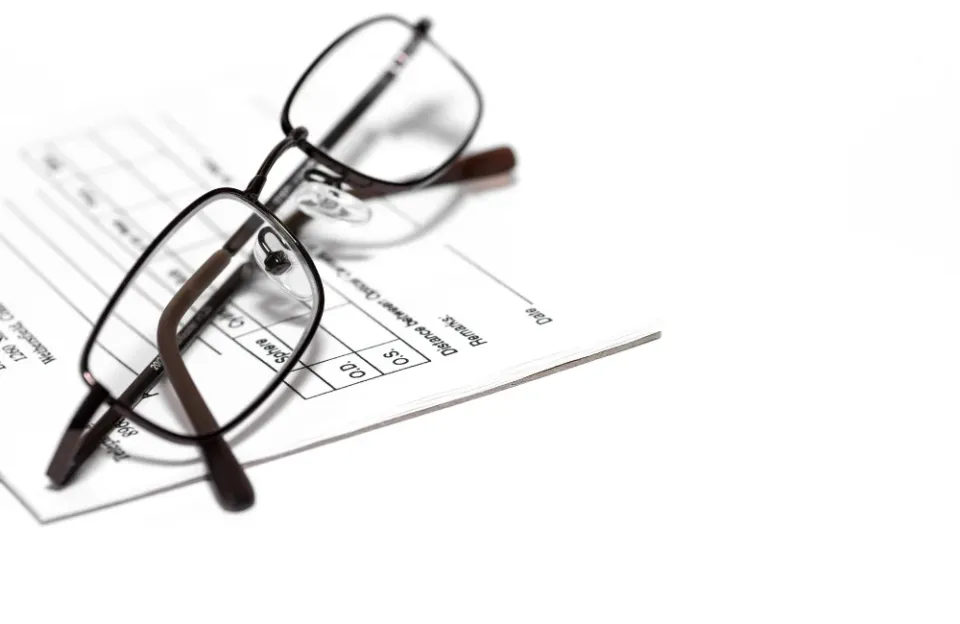  ใบค่าสายตา ประกอบด้วยอะไรบ้าง