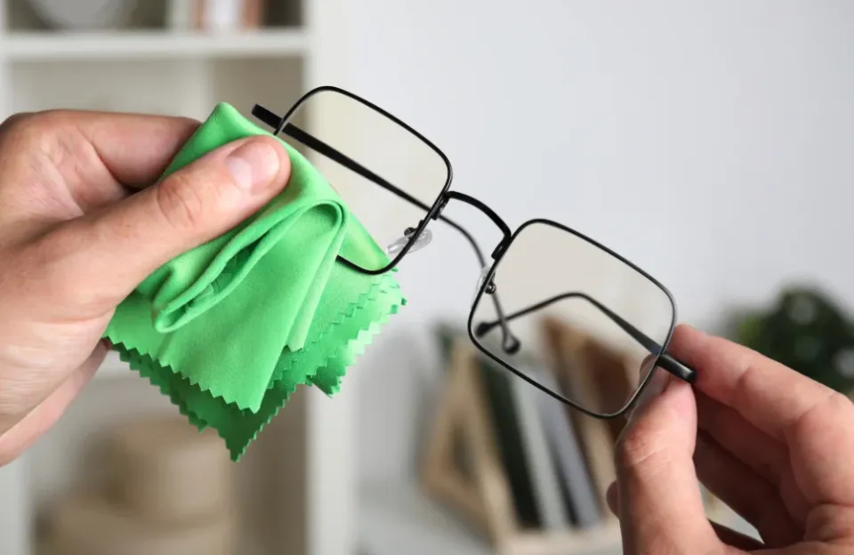 วิธีล้างแว่นตาง่าย ๆ